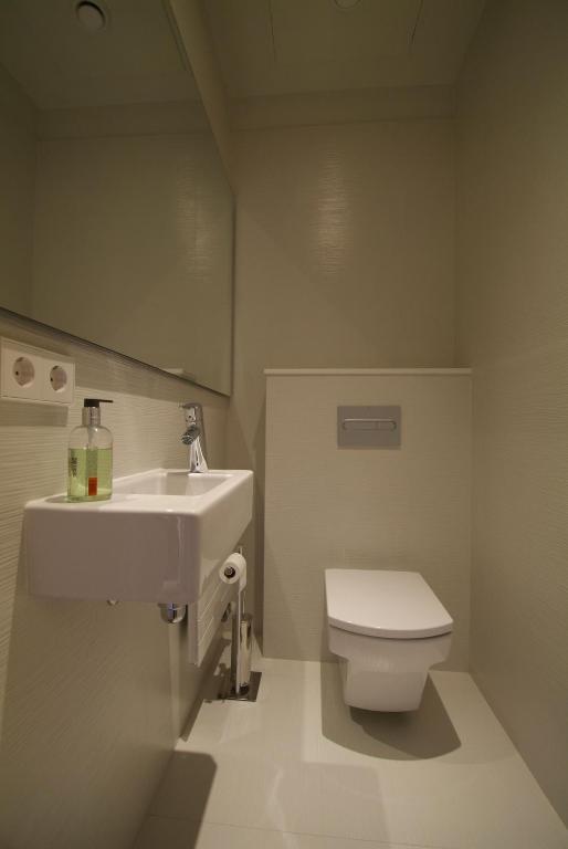 Koupelna v ubytování Beautifully furnished luxury apartment in Barri Vell, Girona