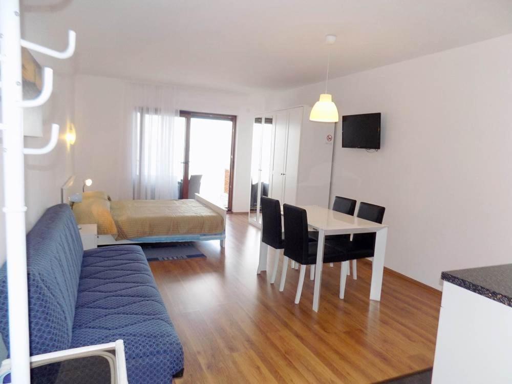 Zdjęcie z galerii obiektu Studio Apartment in Mošcenicka Draga with Sea View, Terrace, Air Conditioning, Wi-Fi (4364-4) w mieście Mošćenička Draga