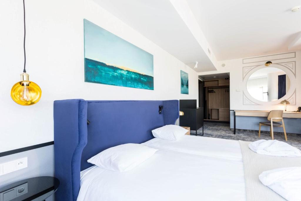 Łóżko lub łóżka w pokoju w obiekcie Qubus Hotel Kraków