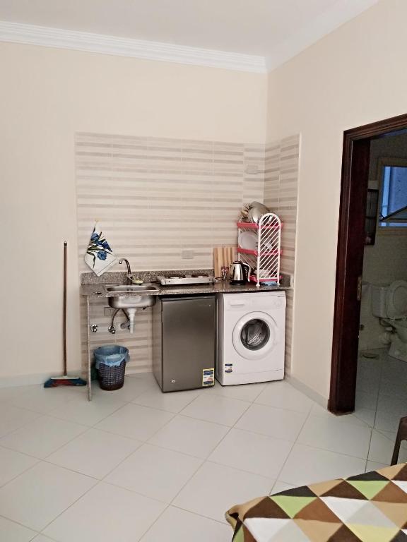 Kuchyň nebo kuchyňský kout v ubytování Red Sea Cozy Studio G52