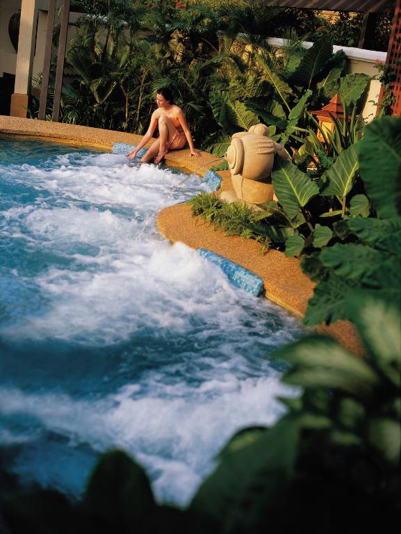 Bazén v ubytování Shangri-La Mactan, Cebu nebo v jeho okolí