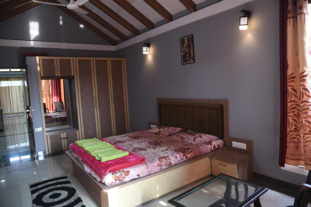 Postel nebo postele na pokoji v ubytování Shree Ramkrishna Anandvan