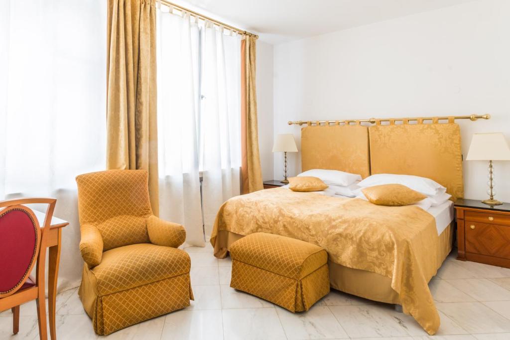 Postel nebo postele na pokoji v ubytování Hotel Leon D´Oro