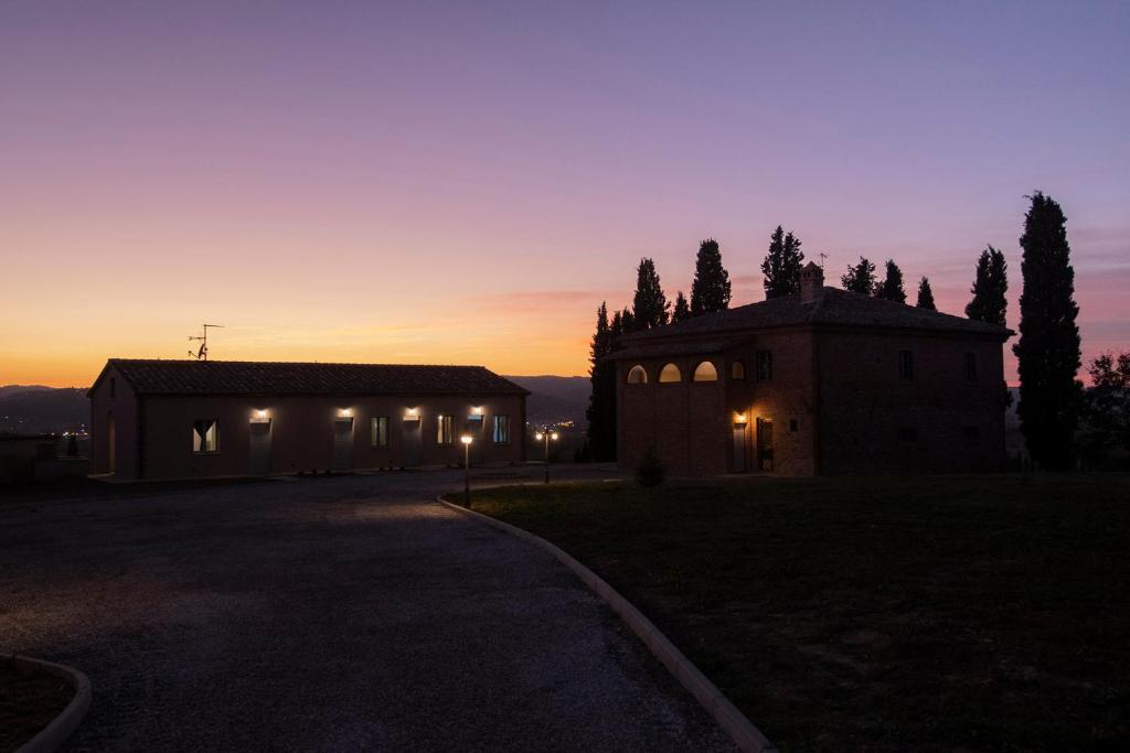 Východ nebo západ slunce při pohledu z bed and breakfast nebo okolí