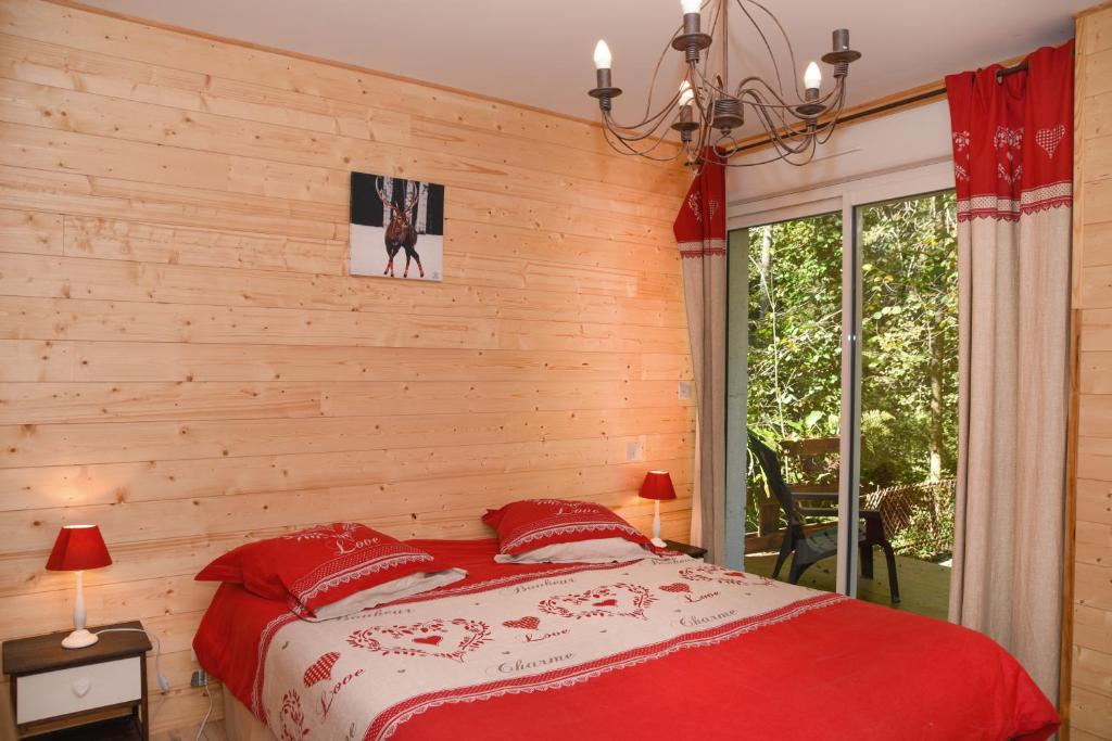 Postel nebo postele na pokoji v ubytování au moulin