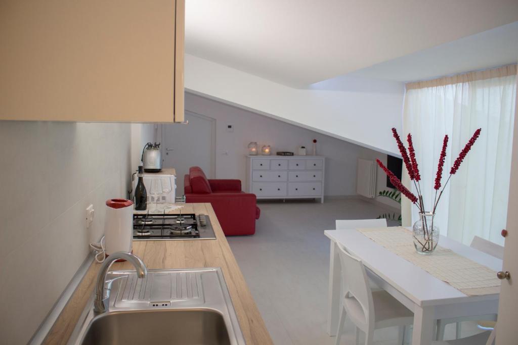 Kuchyňa alebo kuchynka v ubytovaní Duchessa House