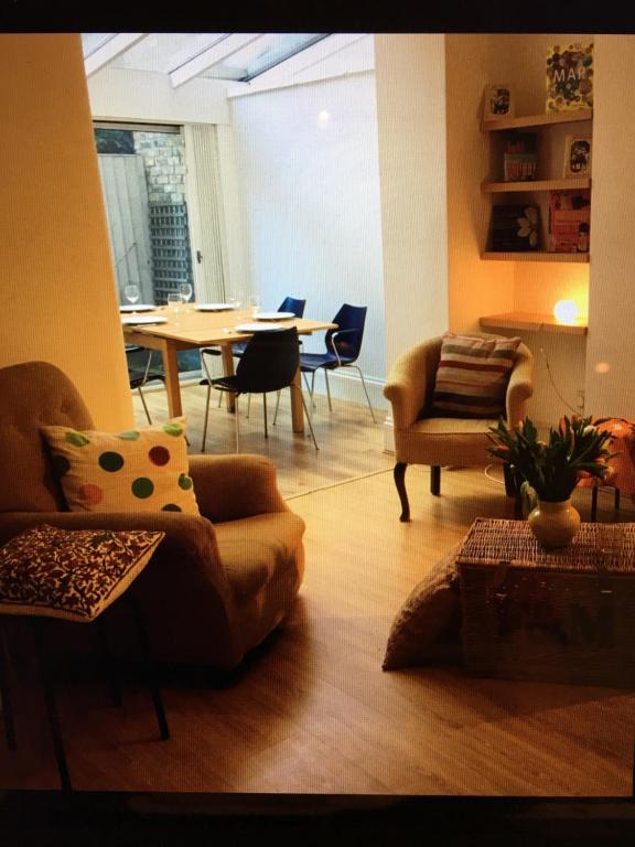 Charming 1-Bed Flat with Patio Near Notting Hill