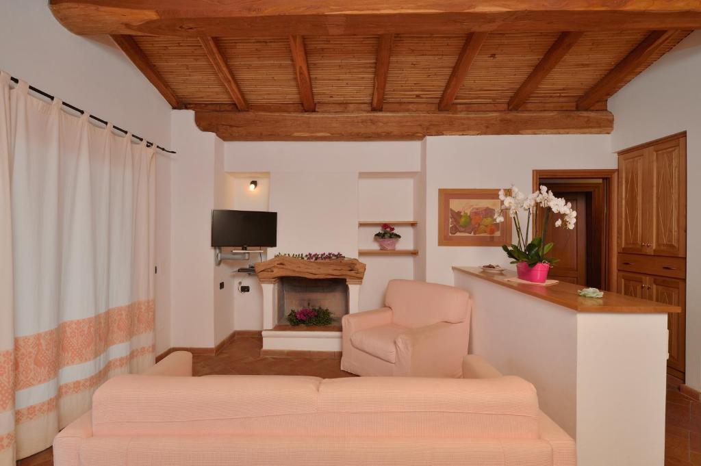 A television and/or entertainment centre at Villa Isuledda Beach