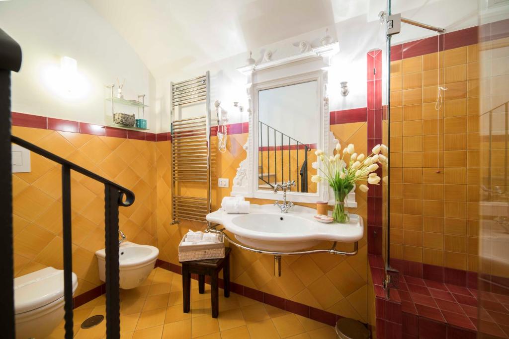 Palazzo Suriano Heritage Hotel - Queen Room Met Balkon