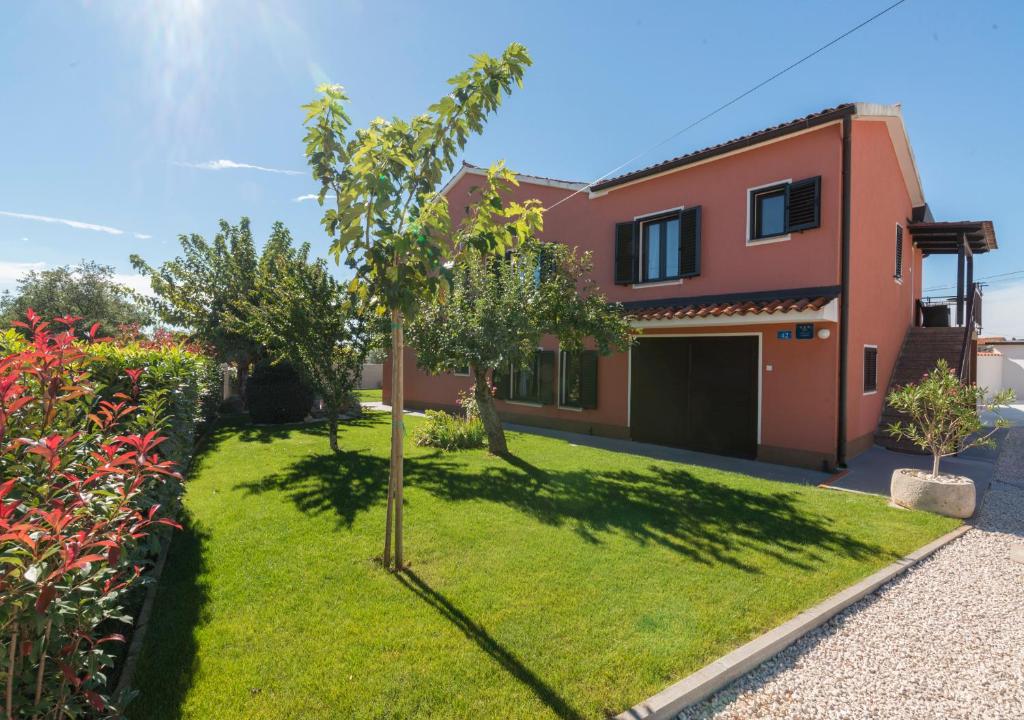 Vonkajšia záhrada v ubytovaní Villa Roza