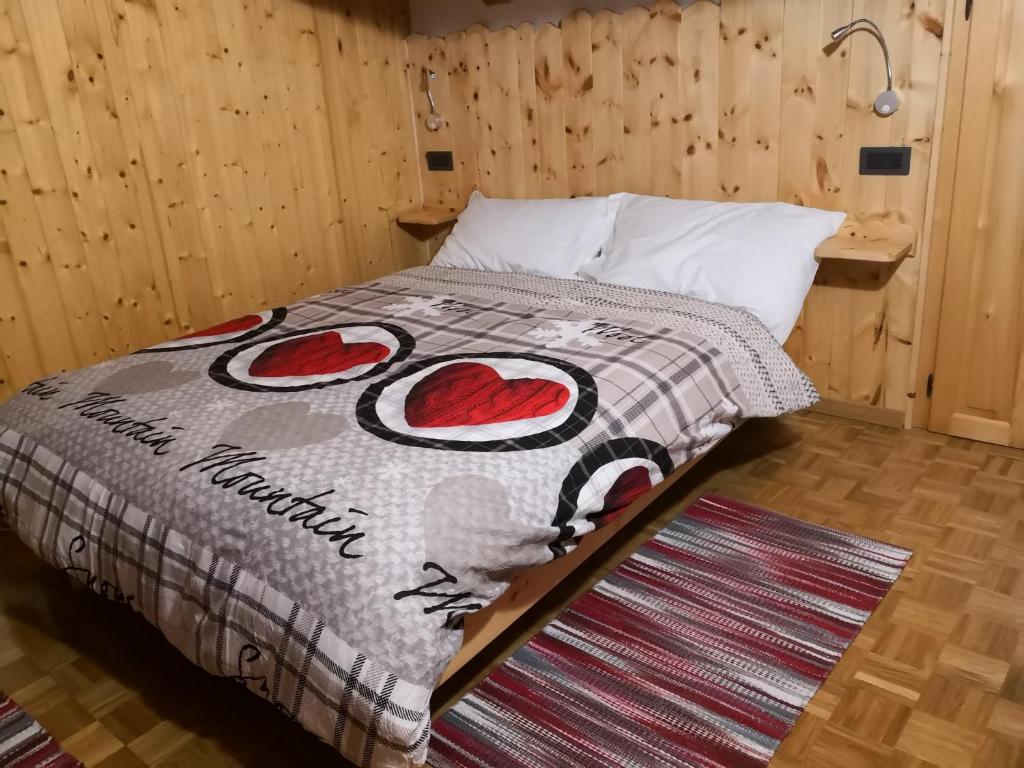 En eller flere senge i et værelse på La Venesolandra- VAL DI SOLE