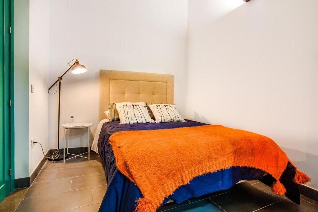 Postel nebo postele na pokoji v ubytování Casa Palacio El Condestable de Sevilla