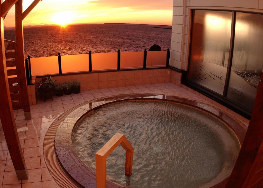 Lake Saroma Tsuruga Resort thumbnail 4