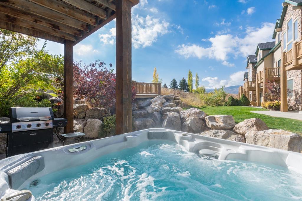 a hot tub in the backyard of a house at Luxury Townhouse in Wolf Creek in Eden
