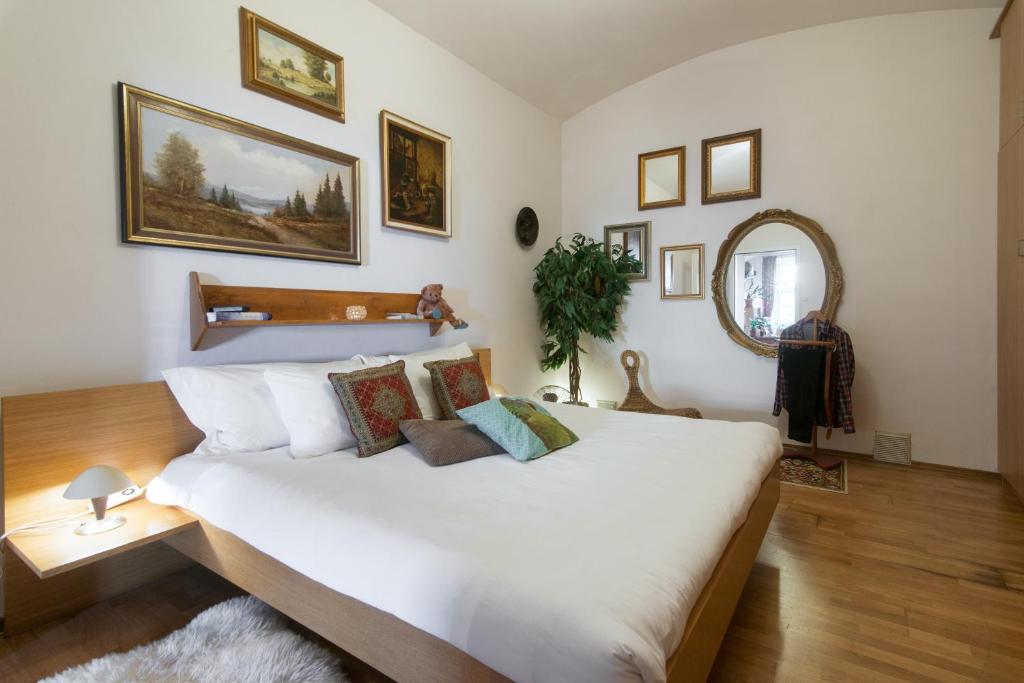 Postel nebo postele na pokoji v ubytování Victoria Design Stays - Apartment Rehorova