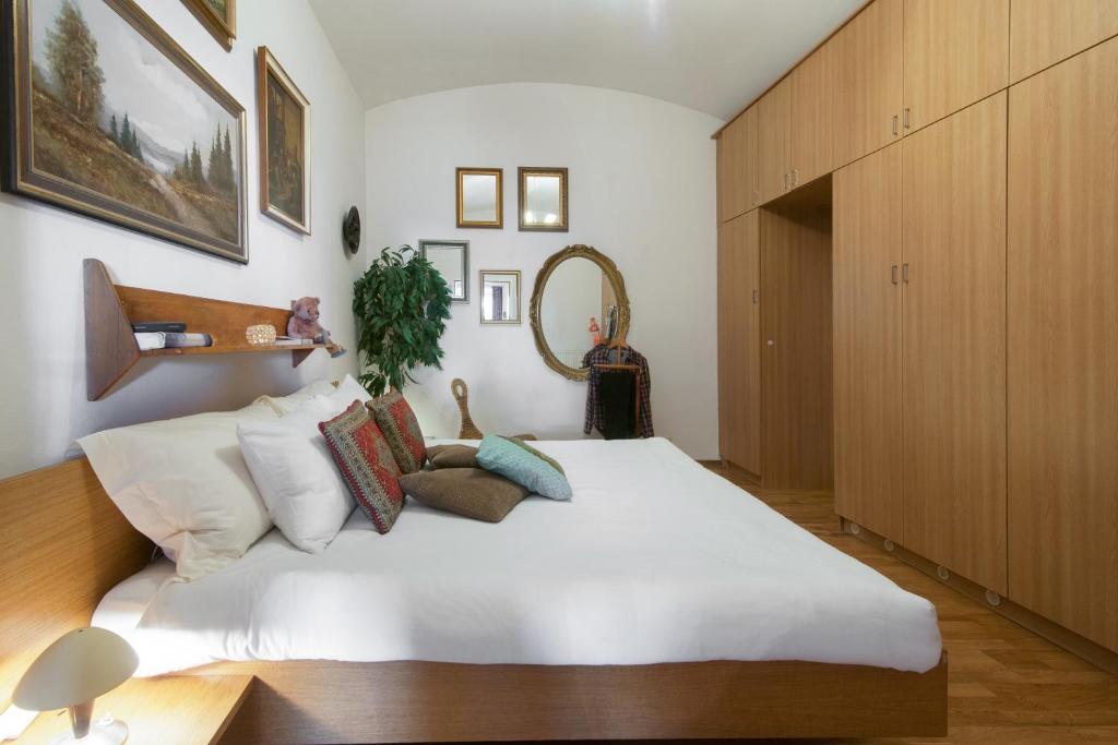 Postel nebo postele na pokoji v ubytování Victoria Design Stays - Apartment Rehorova