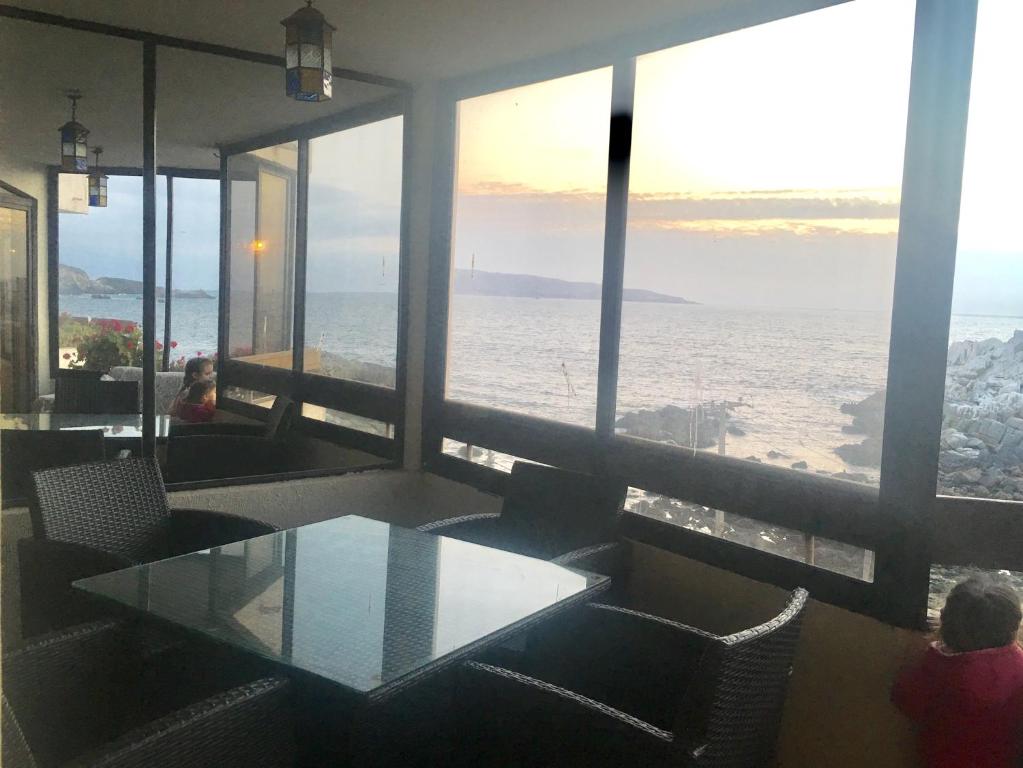 Gallery image of Beachfront Apartment Reñaca Chile in Viña del Mar