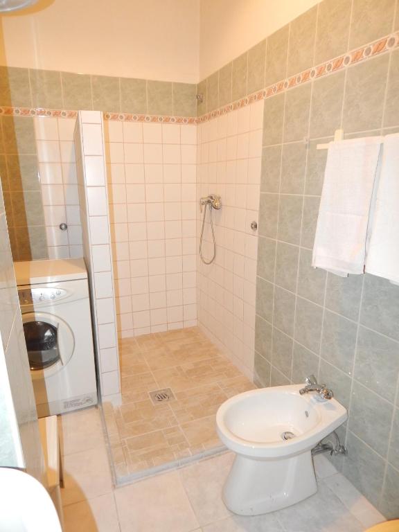 A bathroom at City Center Apartment