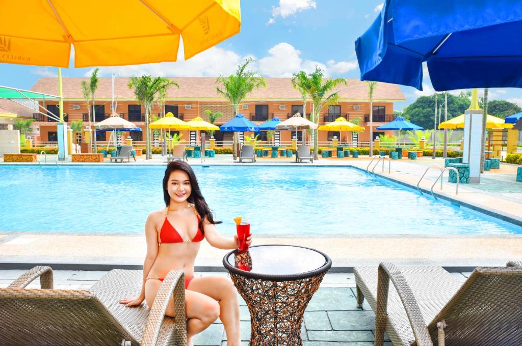 Bazén v ubytování Kabaleyan Cove Resort powered by Cocotel nebo v jeho okolí