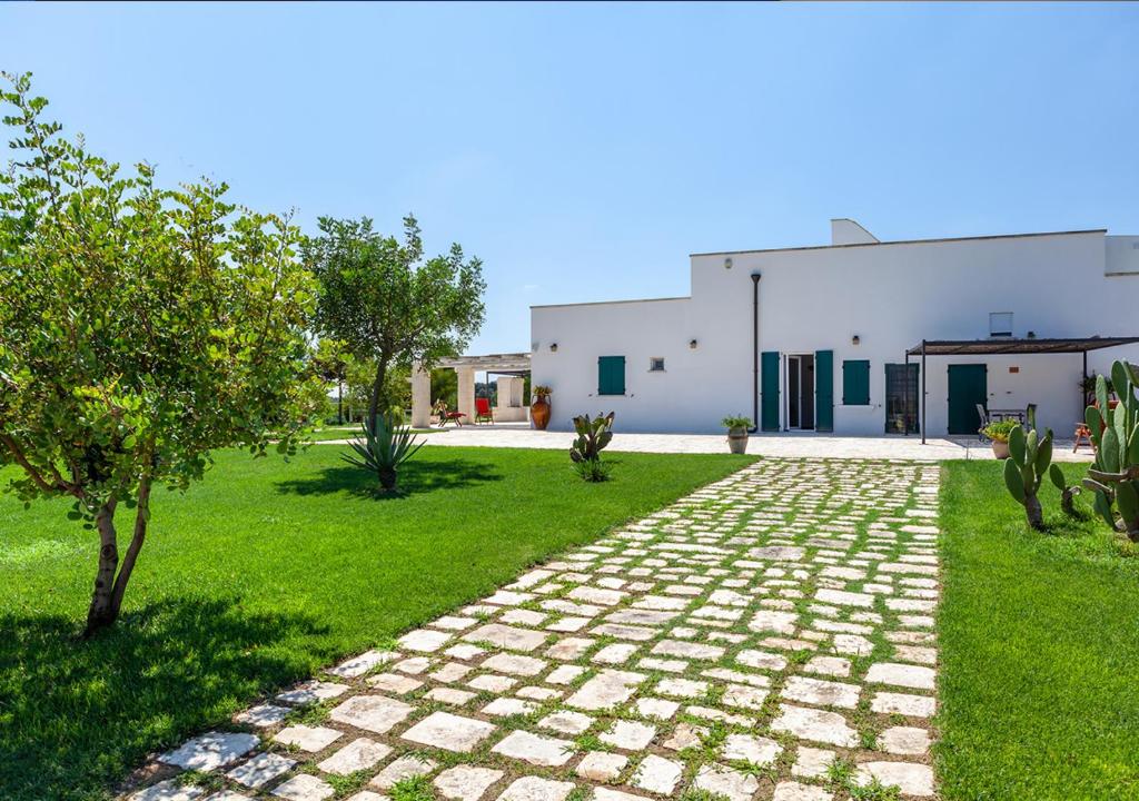 a garden with a stone path in front of a building at Agriturismo Le Terre in Mesagne