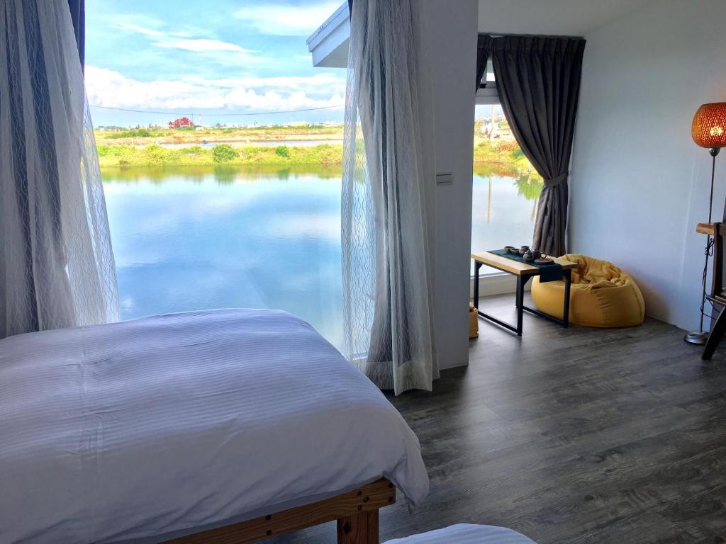 Výhled na řeku, která protéká v blízkosti bed and breakfast