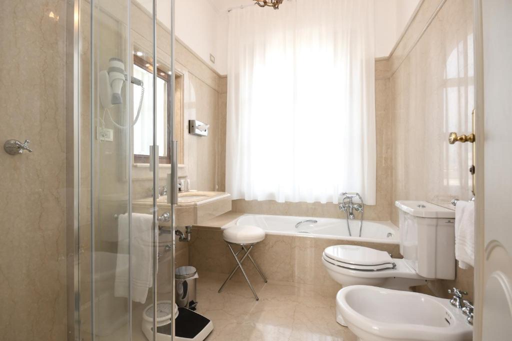 Koupelna v ubytování Hotel Vittoria