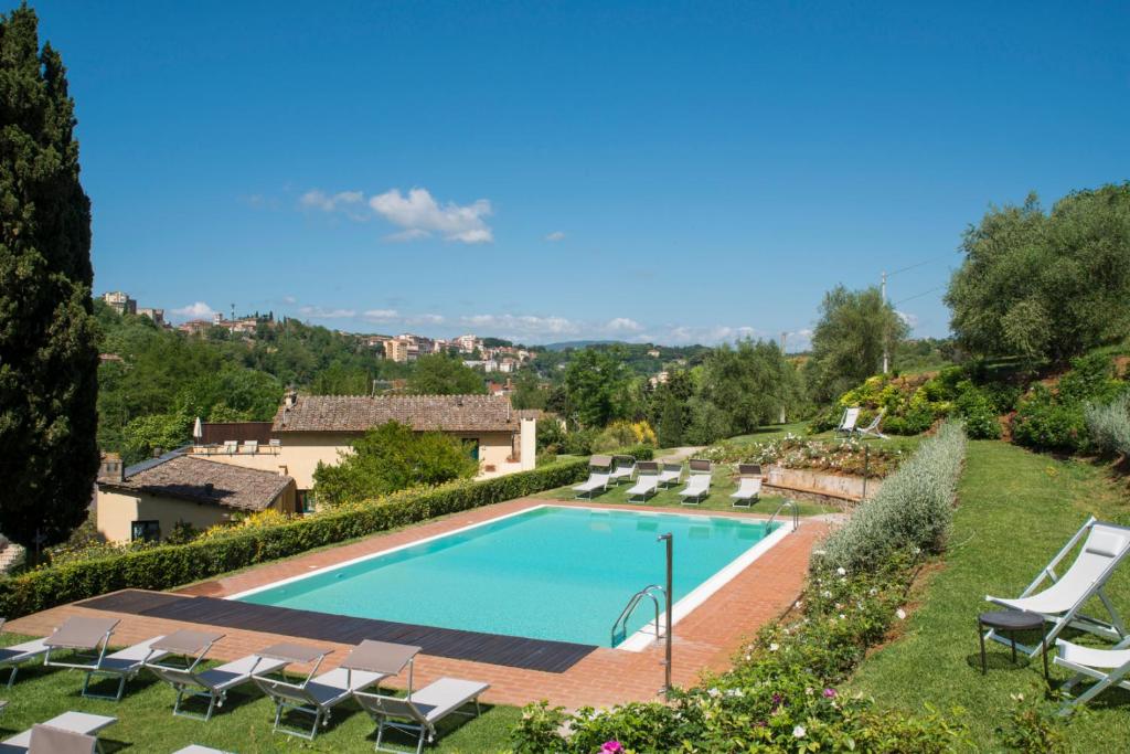 The swimming pool at or close to Borgo Grondaie