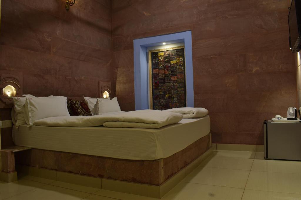 Letto o letti in una camera di Suraj Haveli