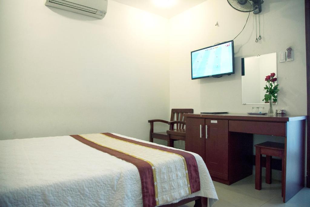 Postel nebo postele na pokoji v ubytování Hoang Thuy Sinh Hotel