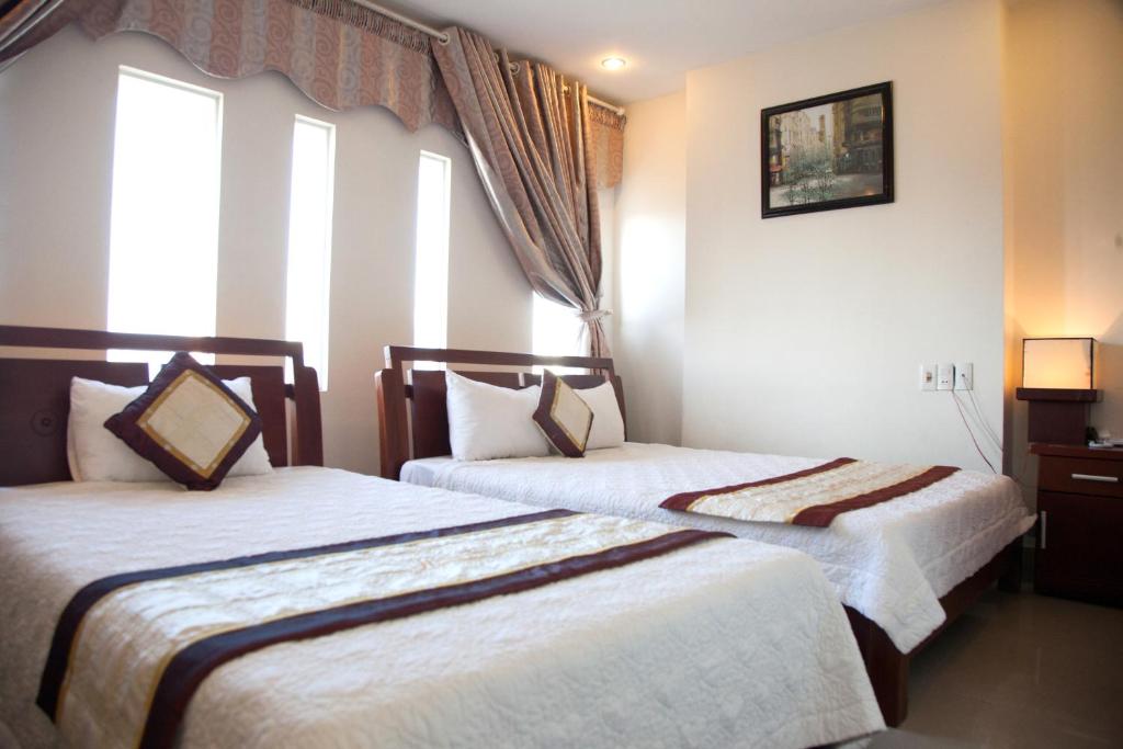 Postel nebo postele na pokoji v ubytování Hoang Thuy Sinh Hotel