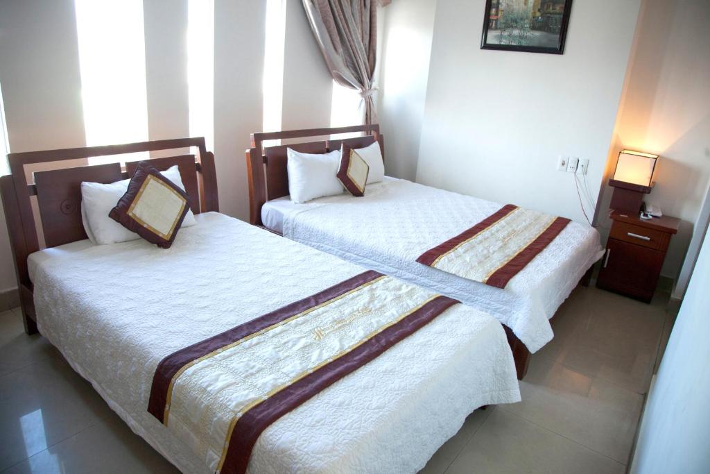 Postel nebo postele na pokoji v ubytování Hoang Thuy Sinh Hotel