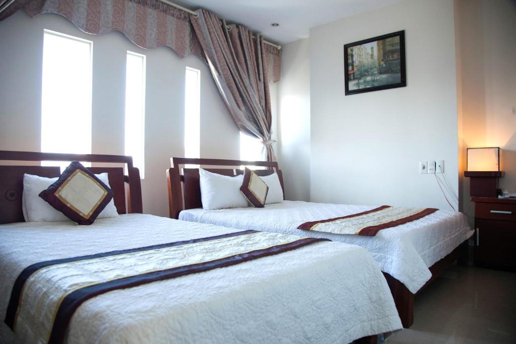 Postel nebo postele na pokoji v ubytování Hoang Thuy Sinh Hotel