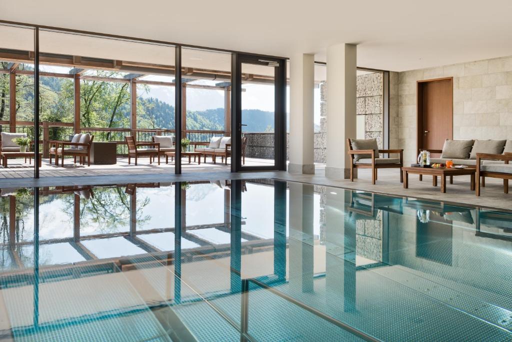 Bassein majutusasutuses Waldhotel by Bürgenstock või selle lähedal