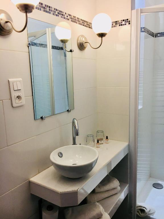 Koupelna v ubytování Le Cannier Hotel