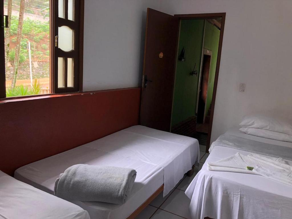 Uma cama ou camas num quarto em Pousada Caravelas