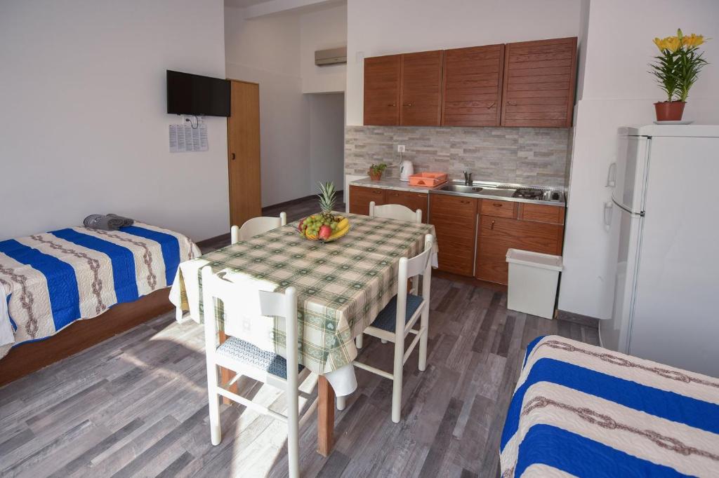 Kuchyň nebo kuchyňský kout v ubytování VAL apartmani, Stara Novalja