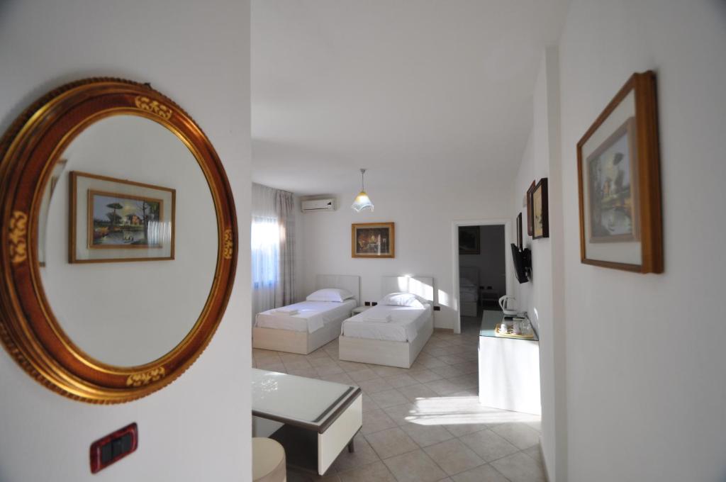 Postel nebo postele na pokoji v ubytování Aparthotel Shkodra