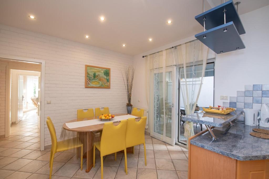 Zdjęcie z galerii obiektu Villa Tomić Apartment Mia near the sea w mieście Opatija
