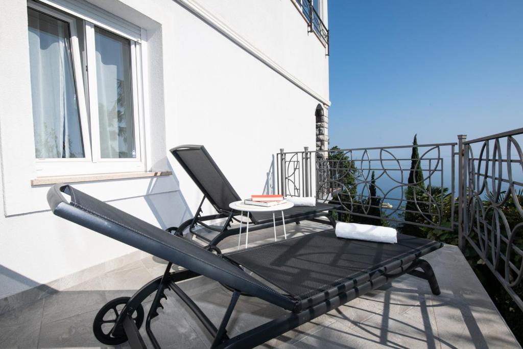 Balkon lub taras w obiekcie Villa Tomić Apartment Mia near the sea