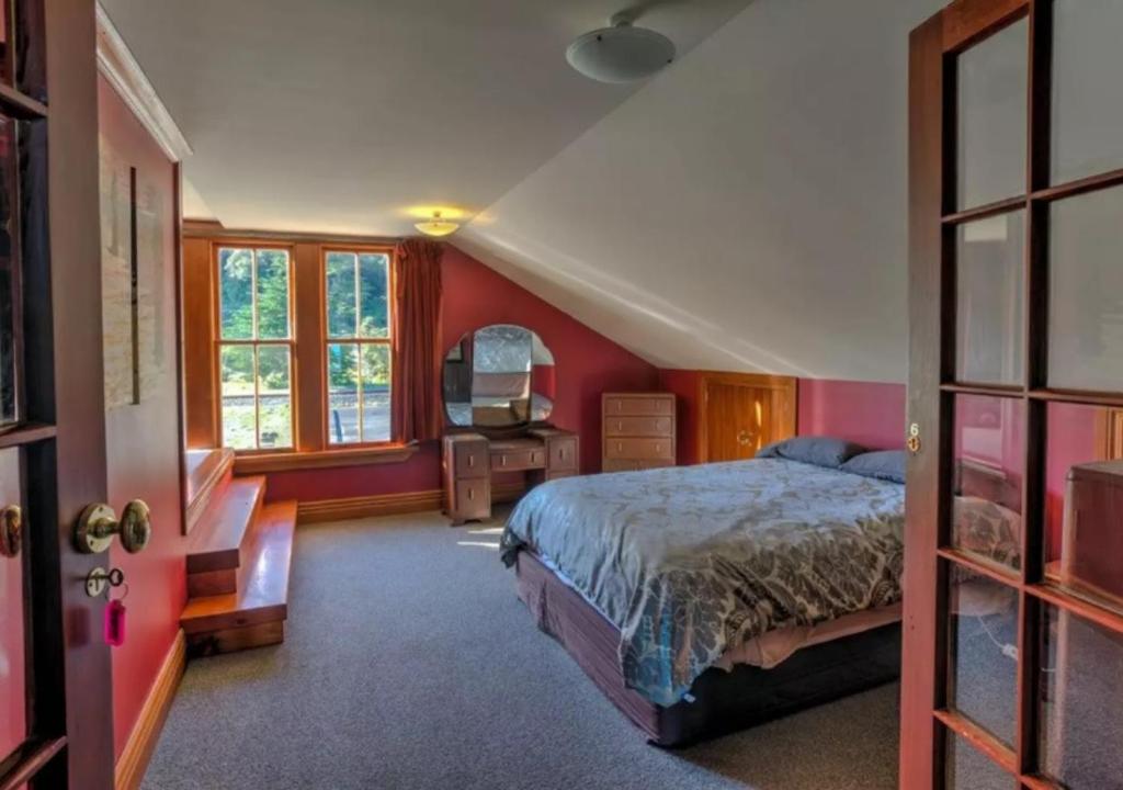 a bedroom with a bed and a tv in it at The Ghost Lodge in Granity