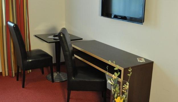 TV a/nebo společenská místnost v ubytování Hotel-Restaurant Moser Pöchlarn
