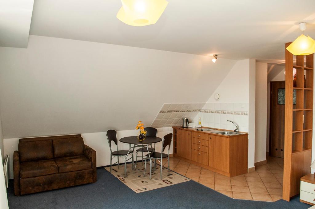 Kuchyňa alebo kuchynka v ubytovaní Mikołajki Apartamenty