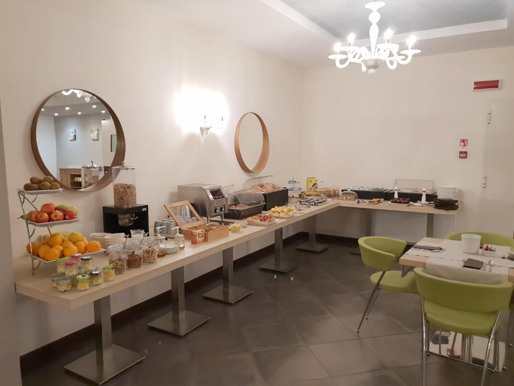 Jídlo v hotelu nebo okolí