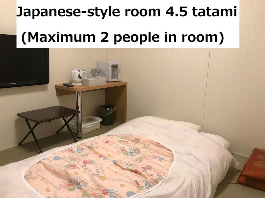 Postel nebo postele na pokoji v ubytování Hotel Famitic Nikko Station