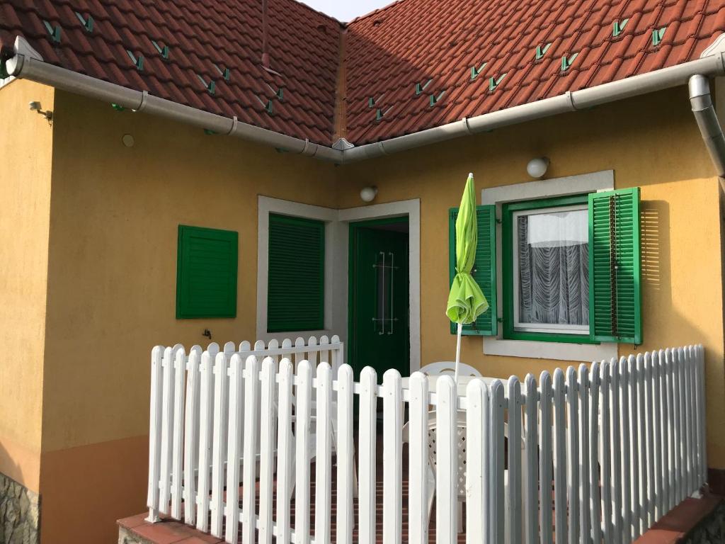 Budova, v ktorej sa dovolenkový dom nachádza