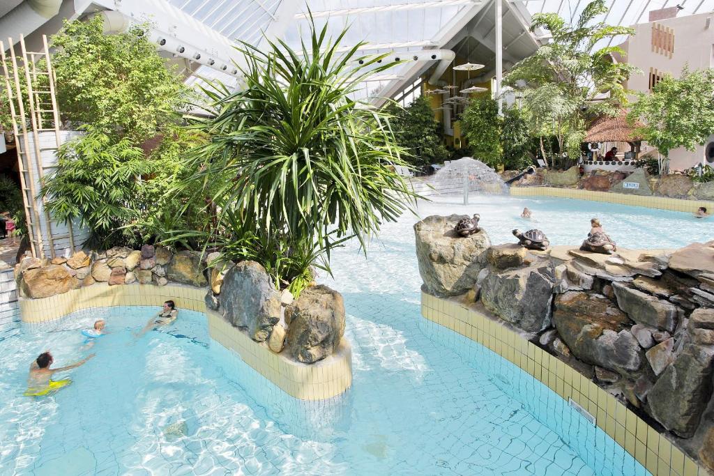 Bazén v ubytování Sunparks Kempense Meren nebo v jeho okolí