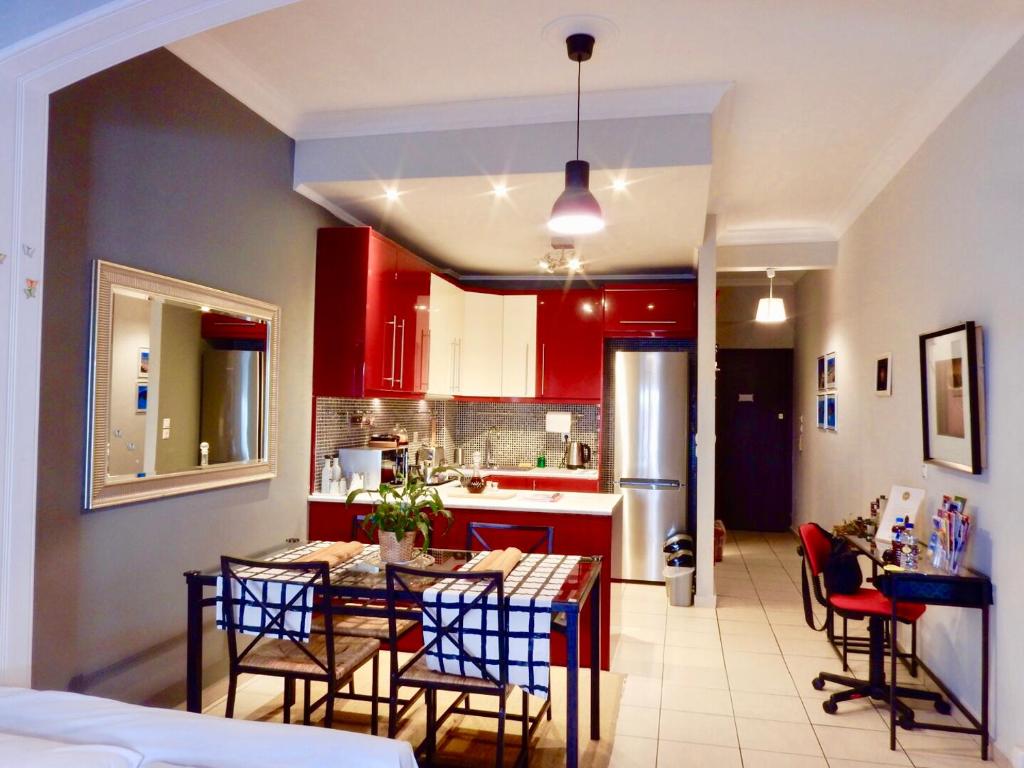 Kuchyň nebo kuchyňský kout v ubytování Star Acropolis Apartment