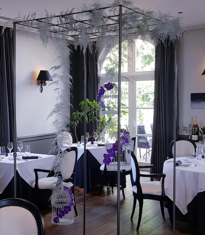 Restaurace v ubytování Logis Hôtel Les Tuileries