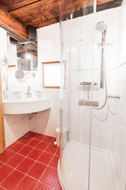 A bathroom at French Cottage - Franzosenstüberl Chalet