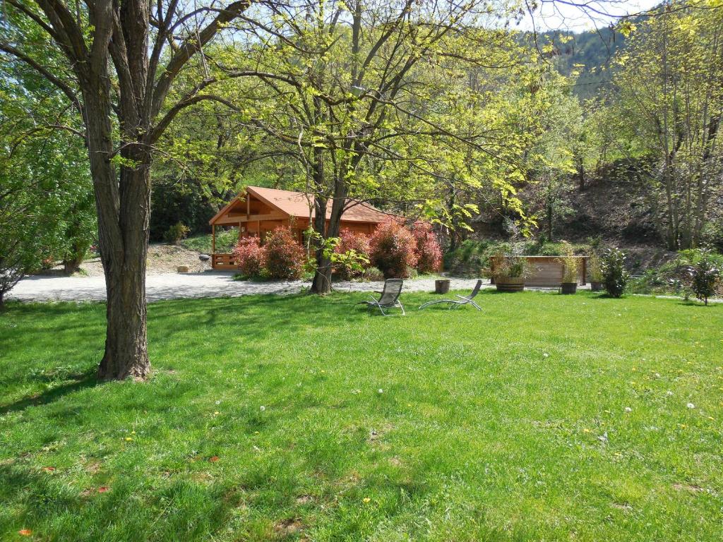 Zahrada ubytování Le chalet bois de Célio